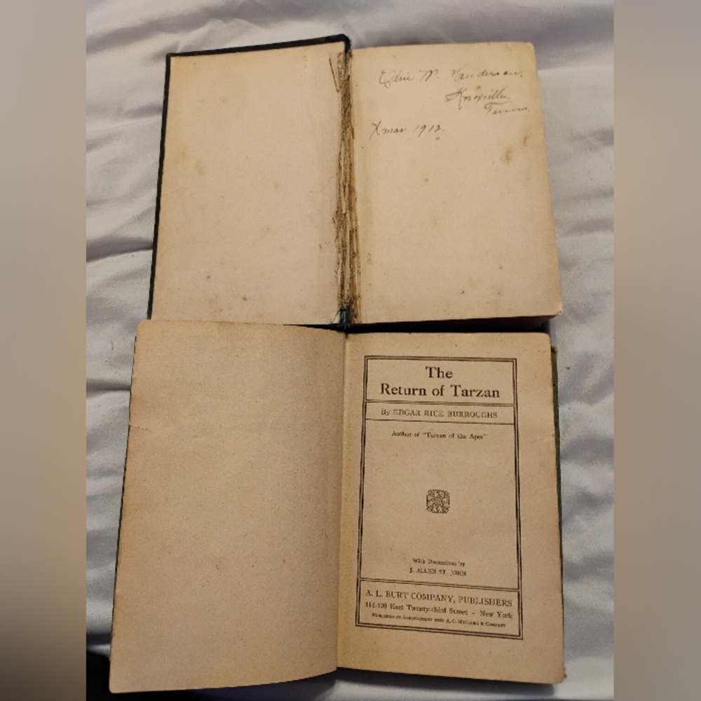 Vintage Book Collection - Picture 8 of 10